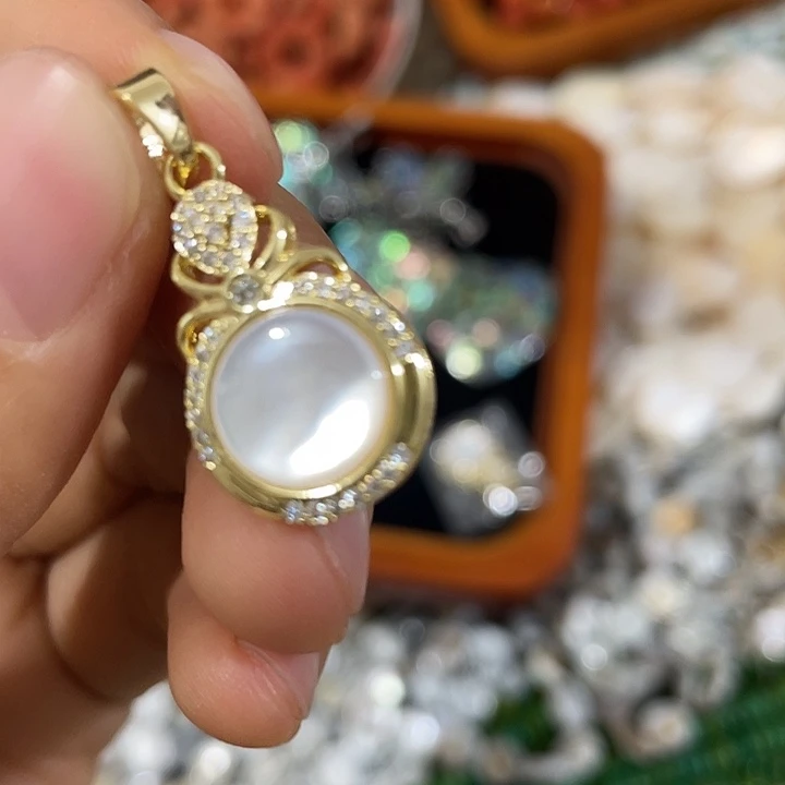 玛瑙/玉髓合金珠宝半成品一个珍珠贝吊坠