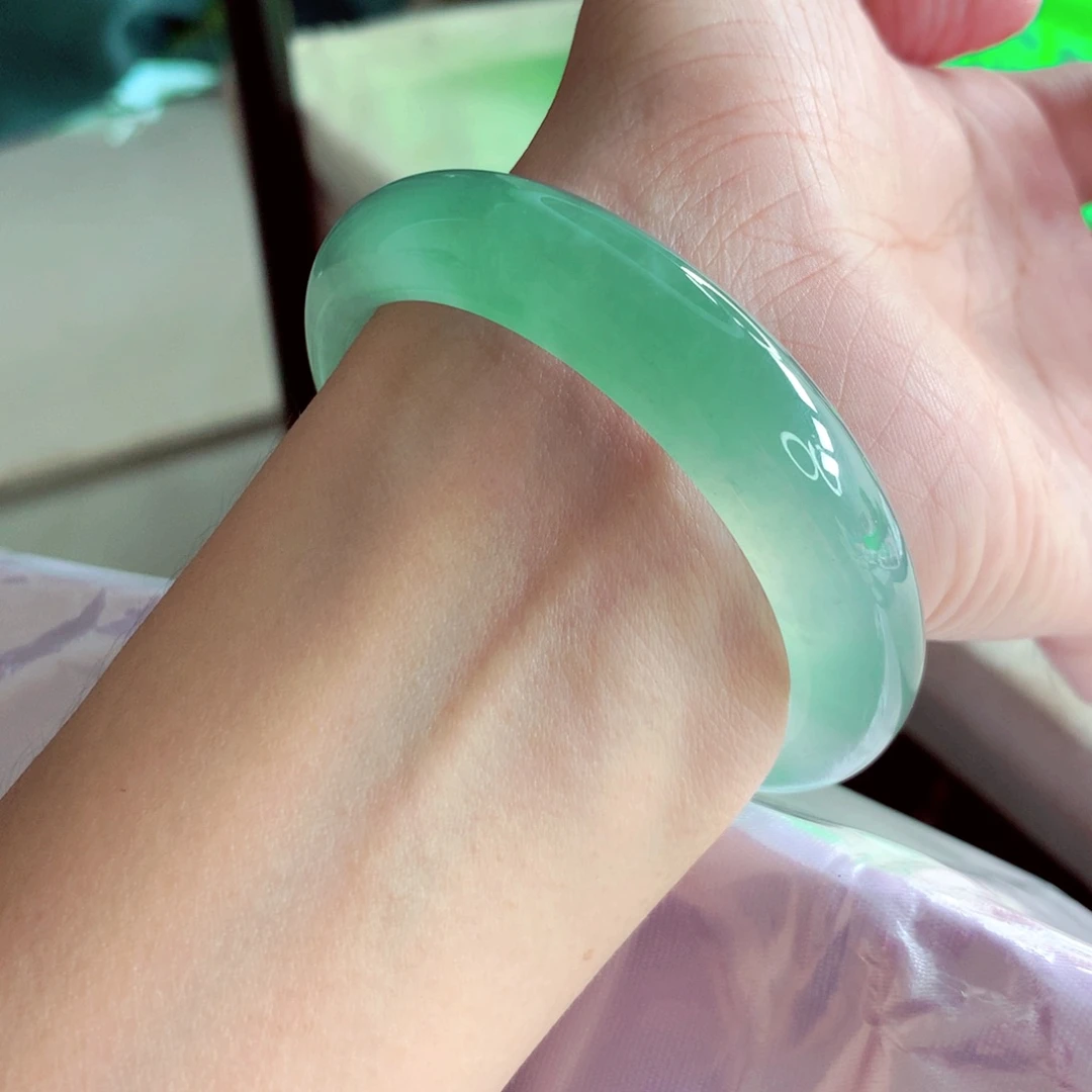 翡翠手镯未镶嵌54新货冰绿起光冰透毕业A