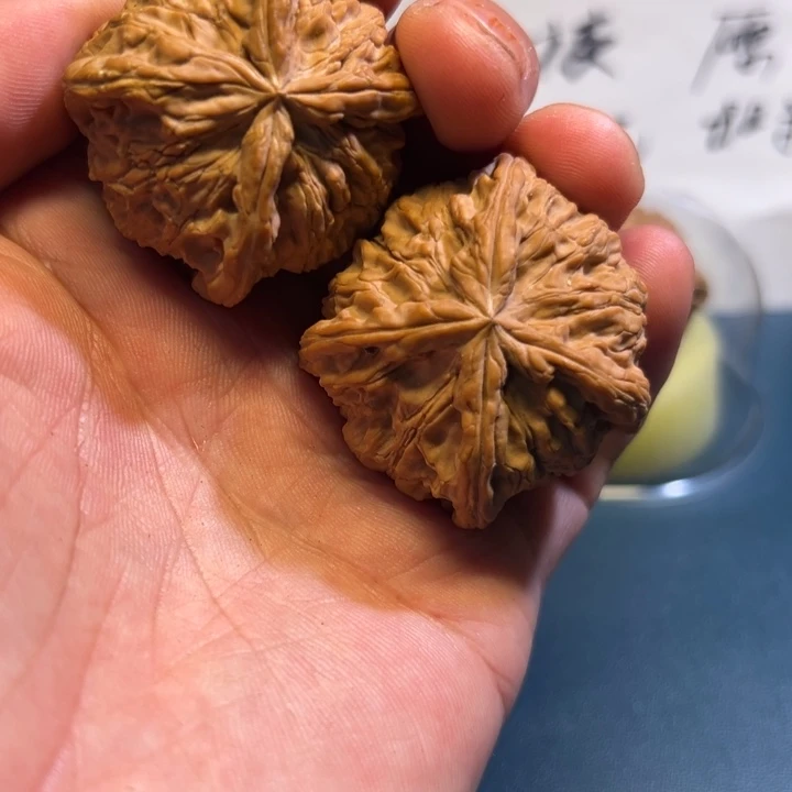 核桃四棱核桃稍有黄品相不错