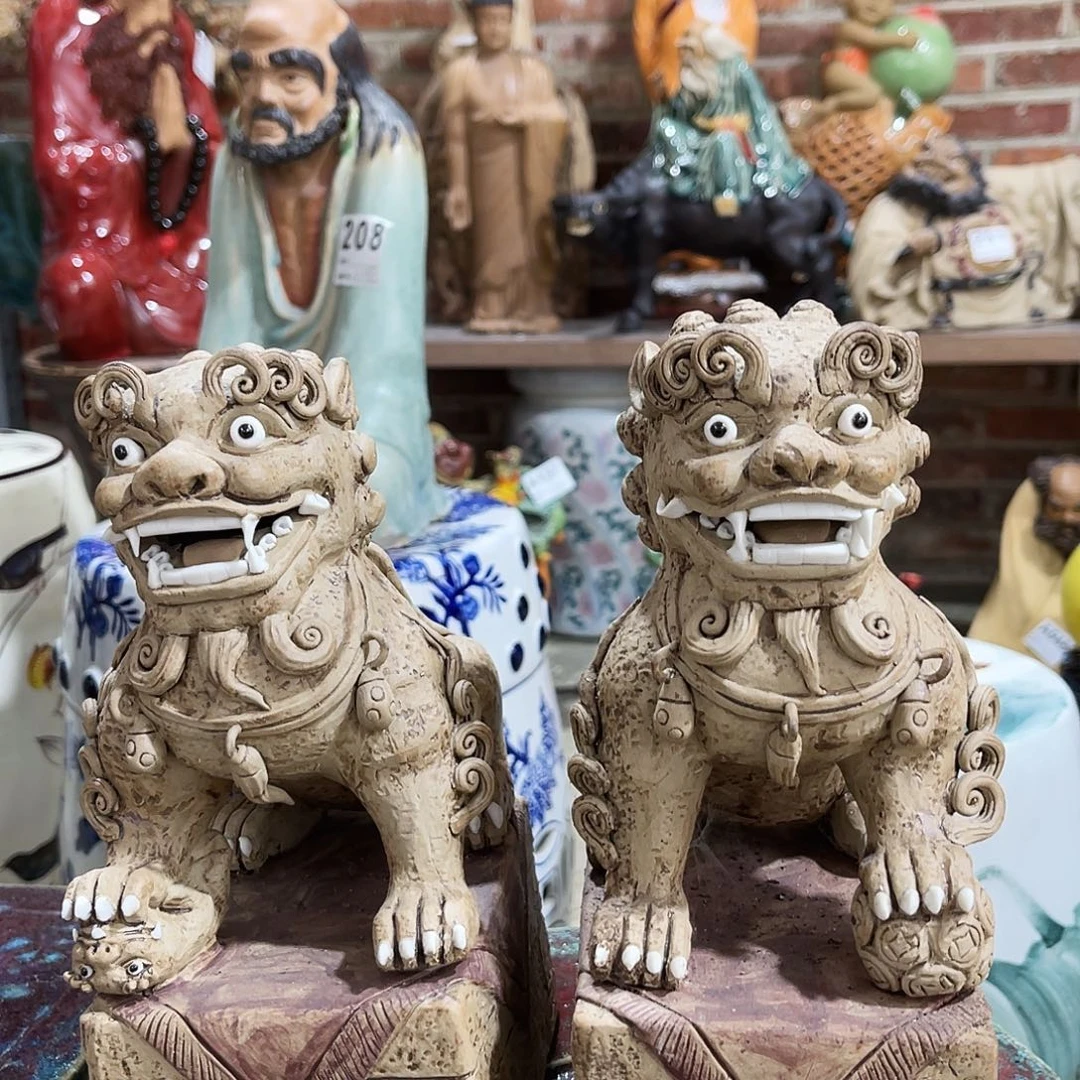 栋***哥地方干活的工作人员在工作