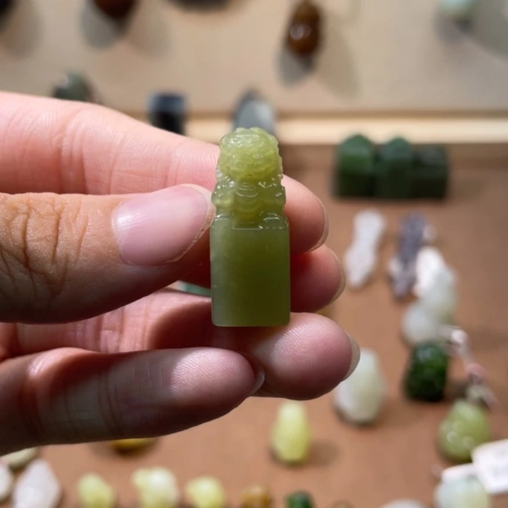 梅***舍和田玉未镶嵌颈饰