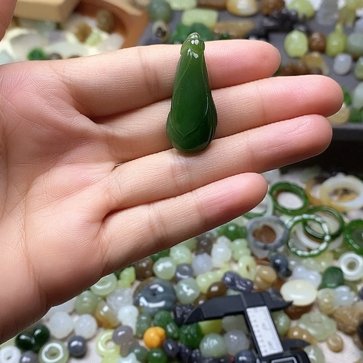 未镶嵌和田玉挂件玉兰花