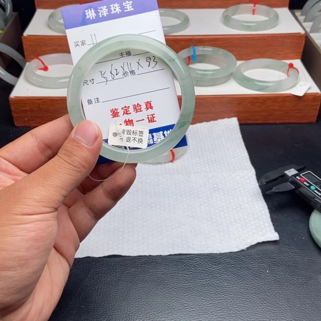 不***想石英质玉手镯未镶嵌11