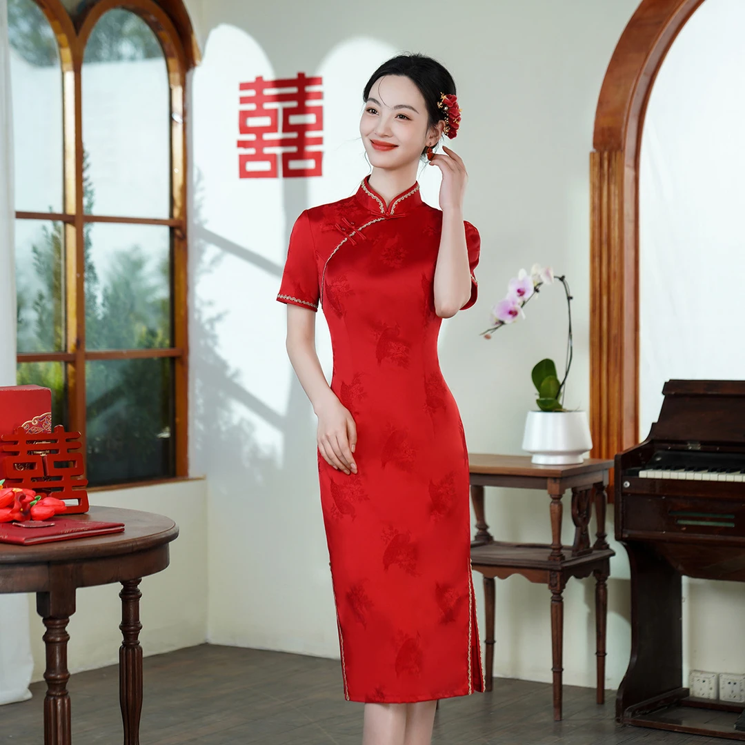 2025新款夏季酒红订婚走秀国风中式旗开得胜喜婆婆敬酒服