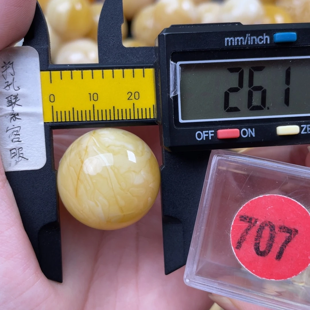 哈***。蜜蜡未镶嵌珠宝奇石微瑕