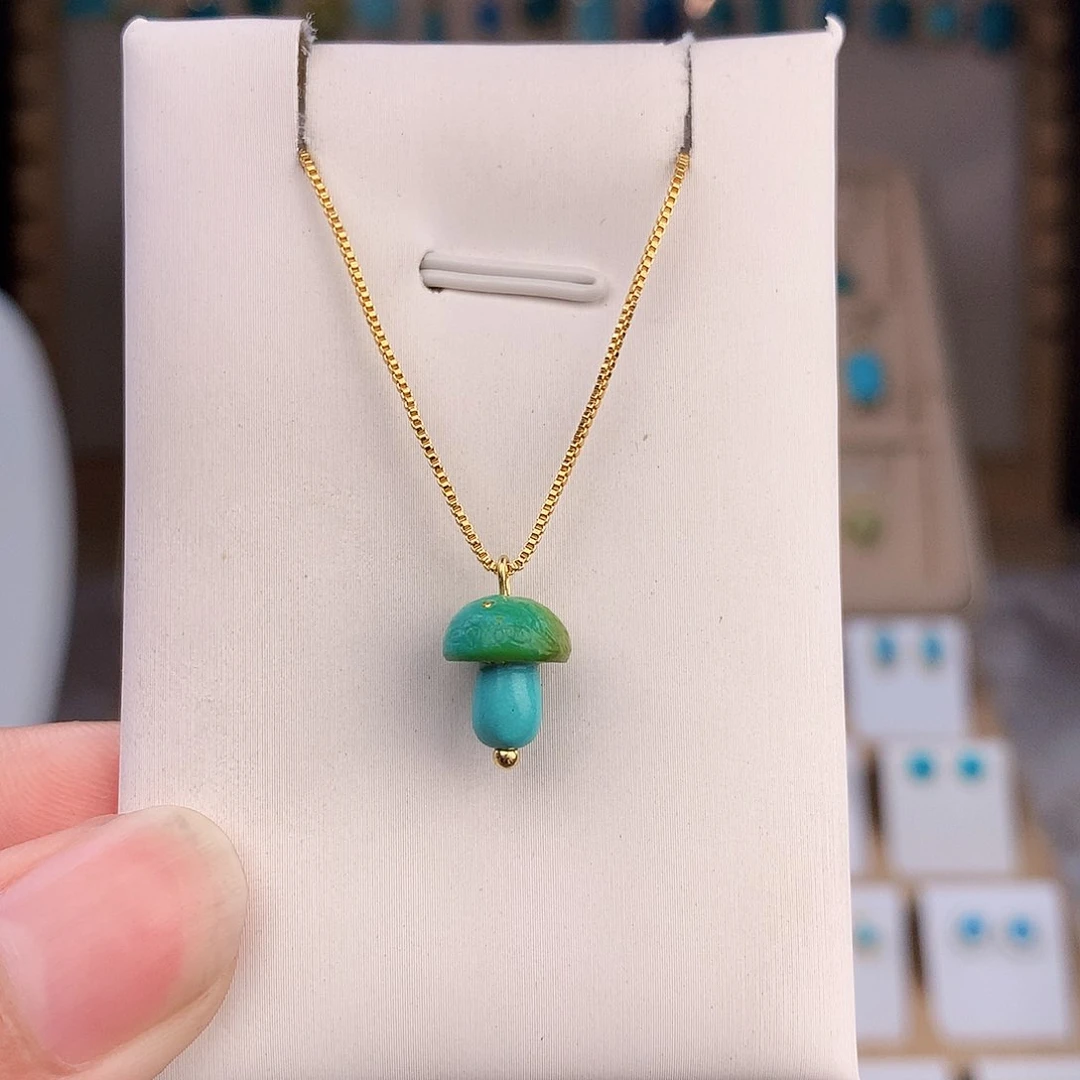 绿松石未镶嵌颈饰