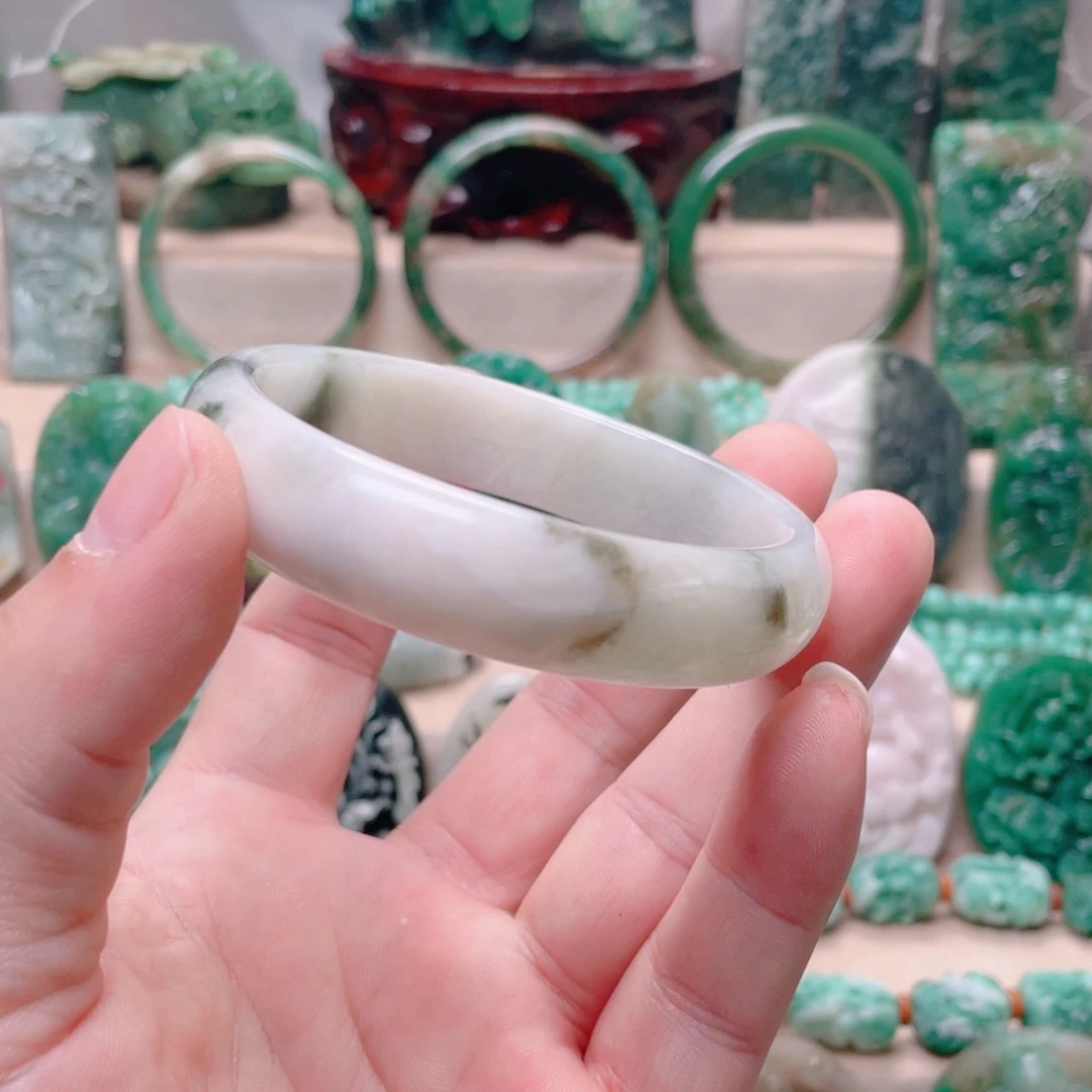 独山玉未镶嵌颈饰