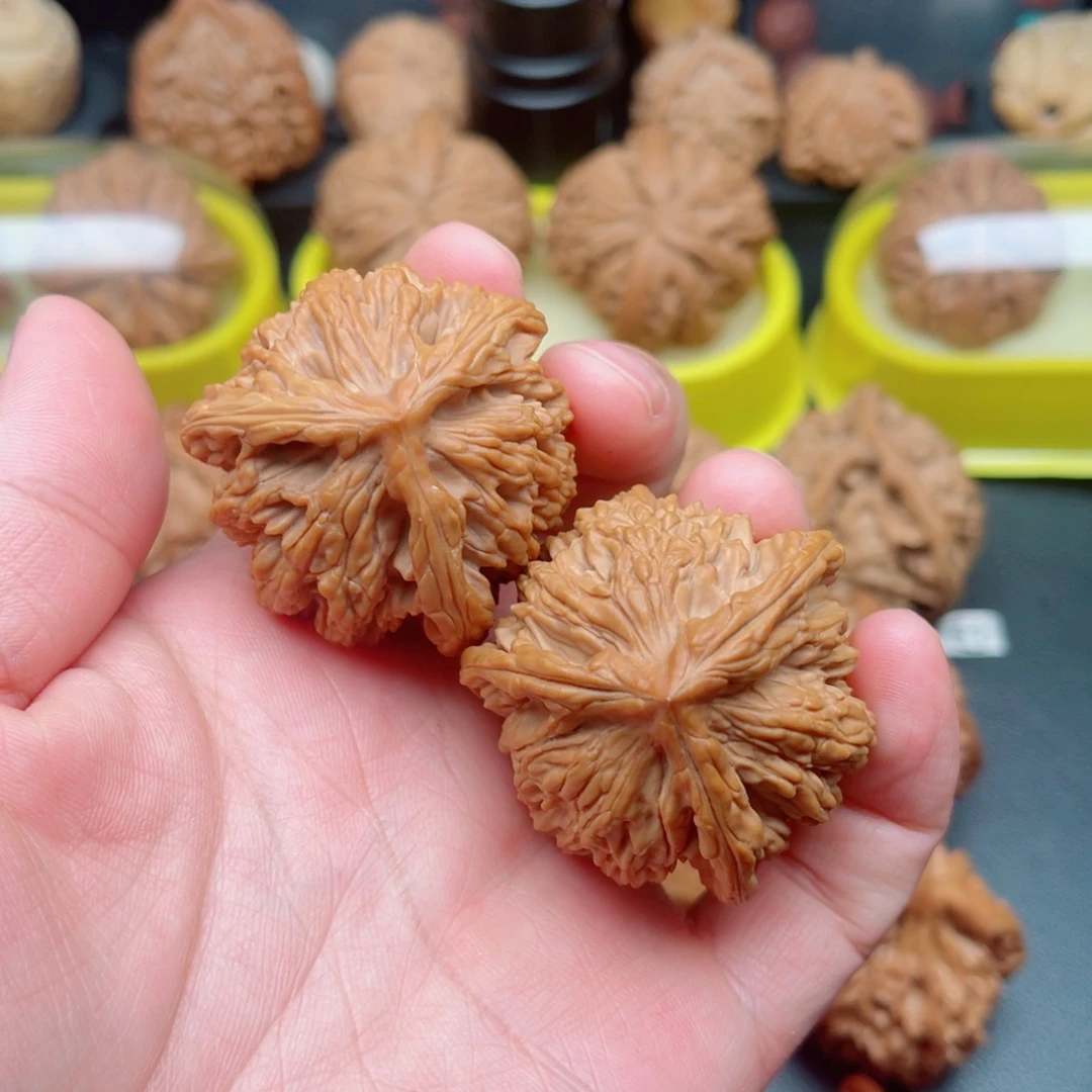 文玩核桃把件麦穗虎头三棱42×41×41