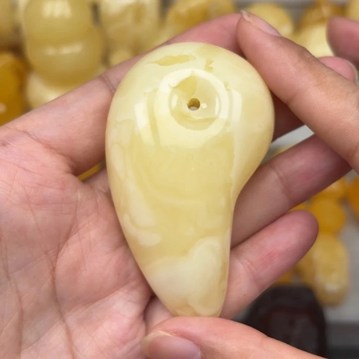 蜜蜡未镶嵌颈饰蜜蜡