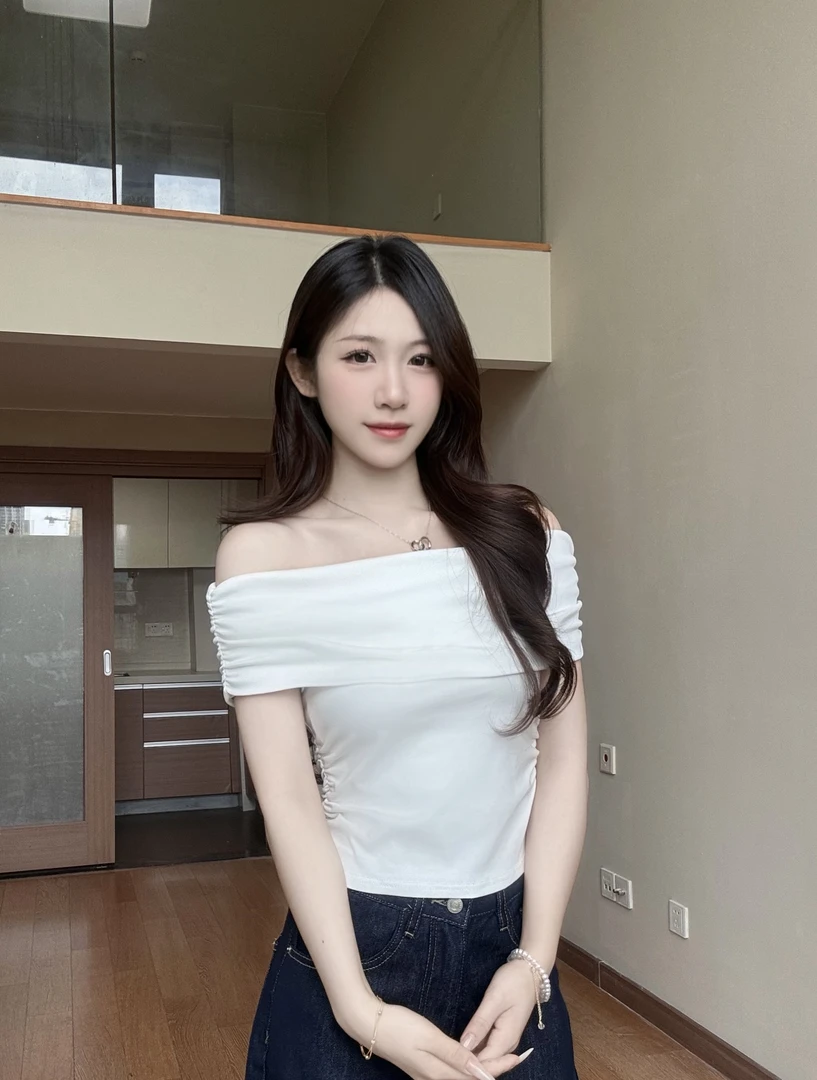 小芸也｜夏季小众性感短款气质露肩显瘦上衣一字肩修身短袖T恤