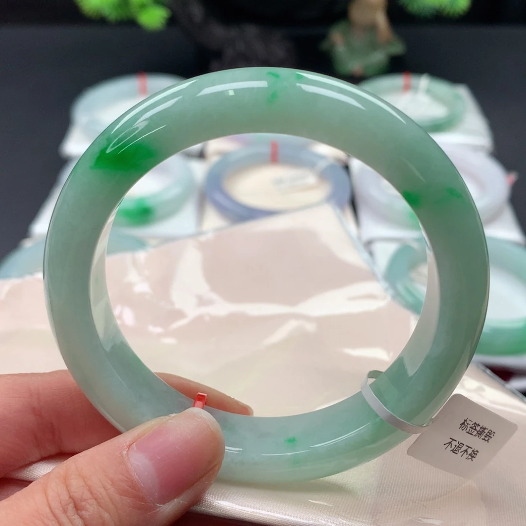 翡翠手镯未镶嵌58绿底飘阳绿