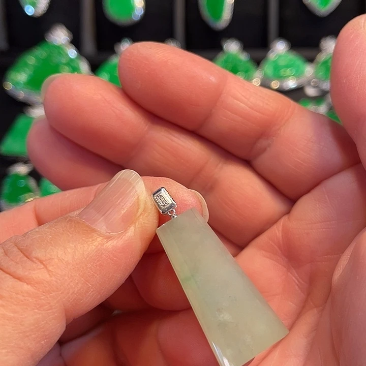 翡翠18K金镶嵌吊坠(不含链)天然缅甸翡翠A货