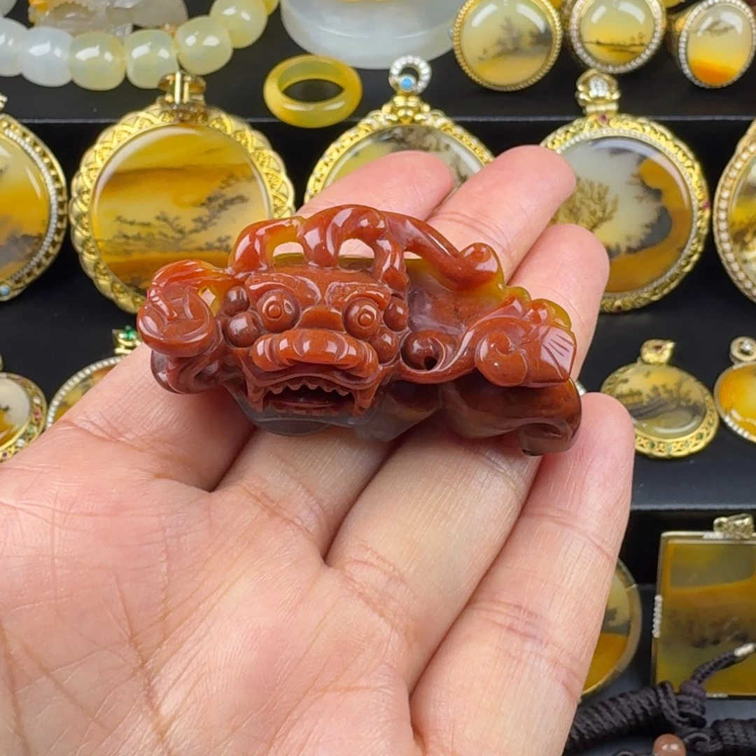 石英质玉（黄龙玉）未镶嵌颈饰