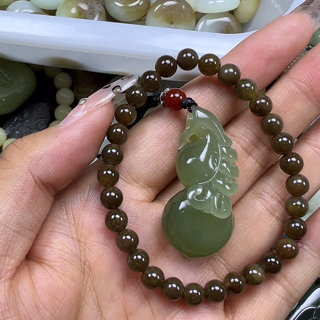 夏***吖和田玉未镶嵌颈饰不退不换