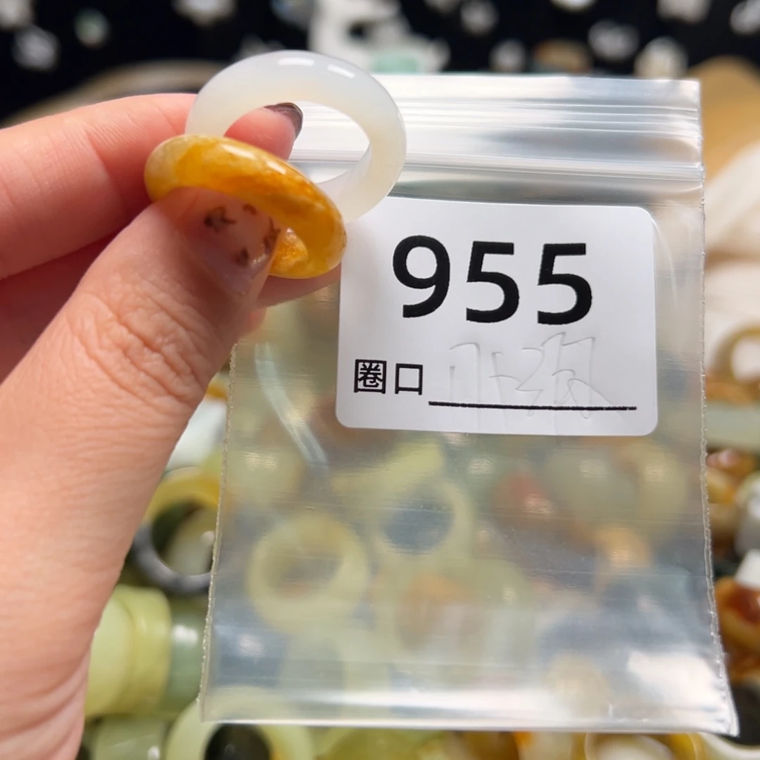 俏****蛇纹石玉未镶嵌戒指