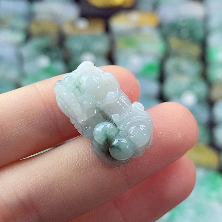 颈饰未镶嵌翡翠天然