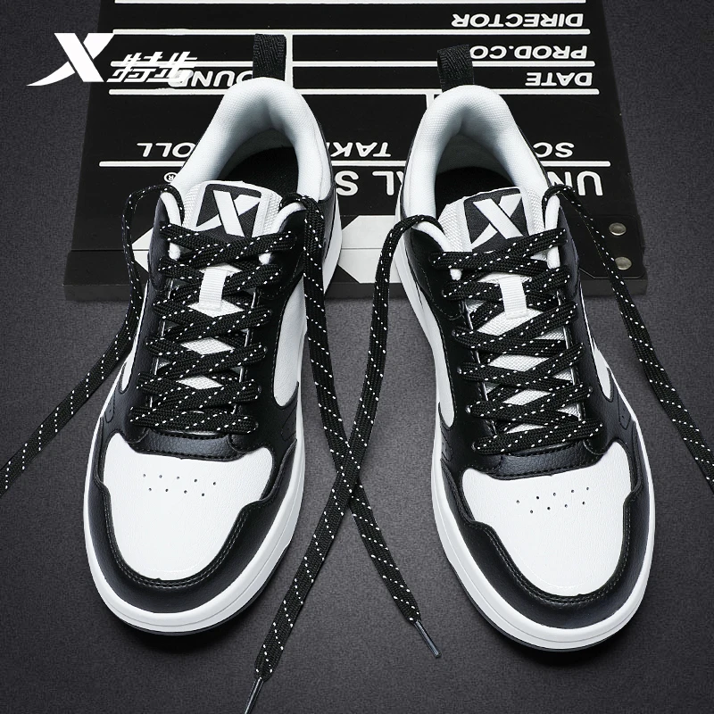 特步男鞋耐磨滑板鞋正品皮面防水休闲板鞋秋冬新款减震运动鞋男款