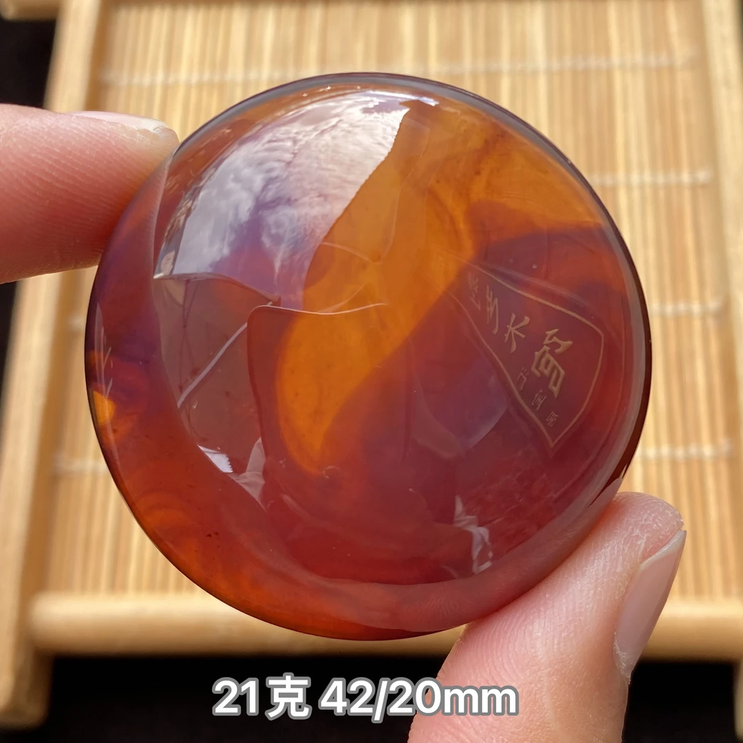 【小伊琥珀】21克红蜜溶洞圆扣吊坠