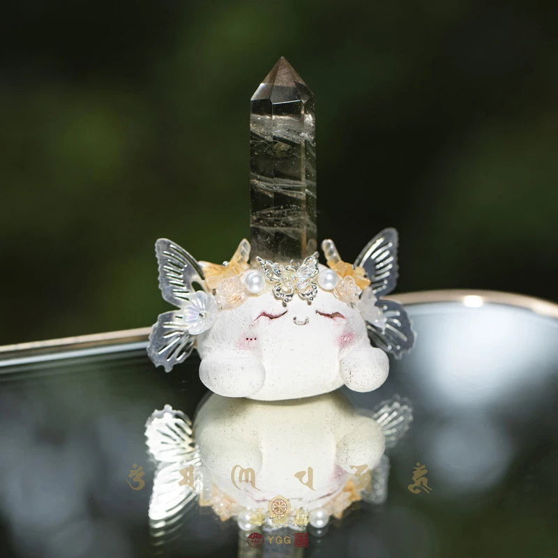 员格格/富富六棱原矿晶柱蝴蝶仙子豆丁文创摆件/FWPFC33（多样性发