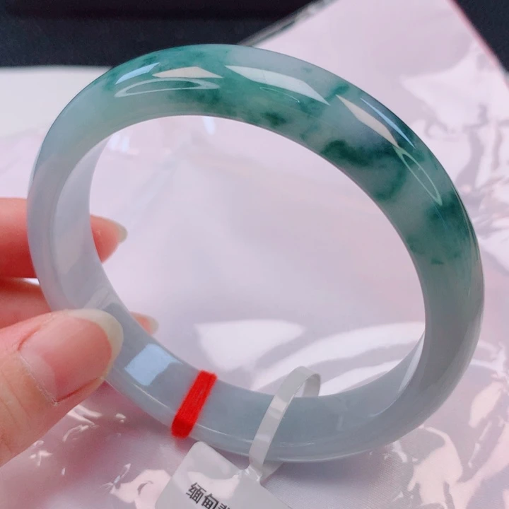 翡翠手镯未镶嵌62圈口