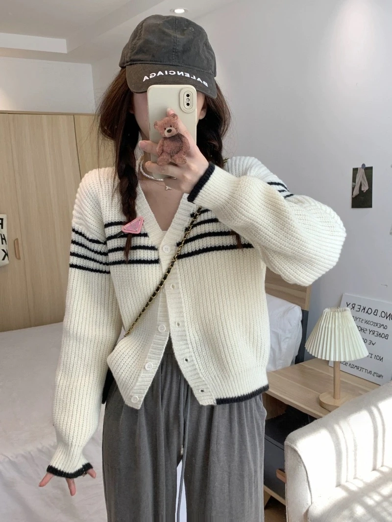 5871学院风条纹撞色开衫女春秋宽松短款针织衫