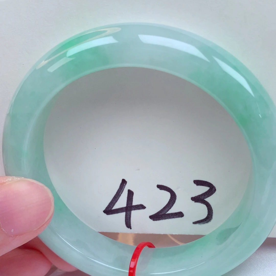 翡翠手镯未镶嵌翡翠