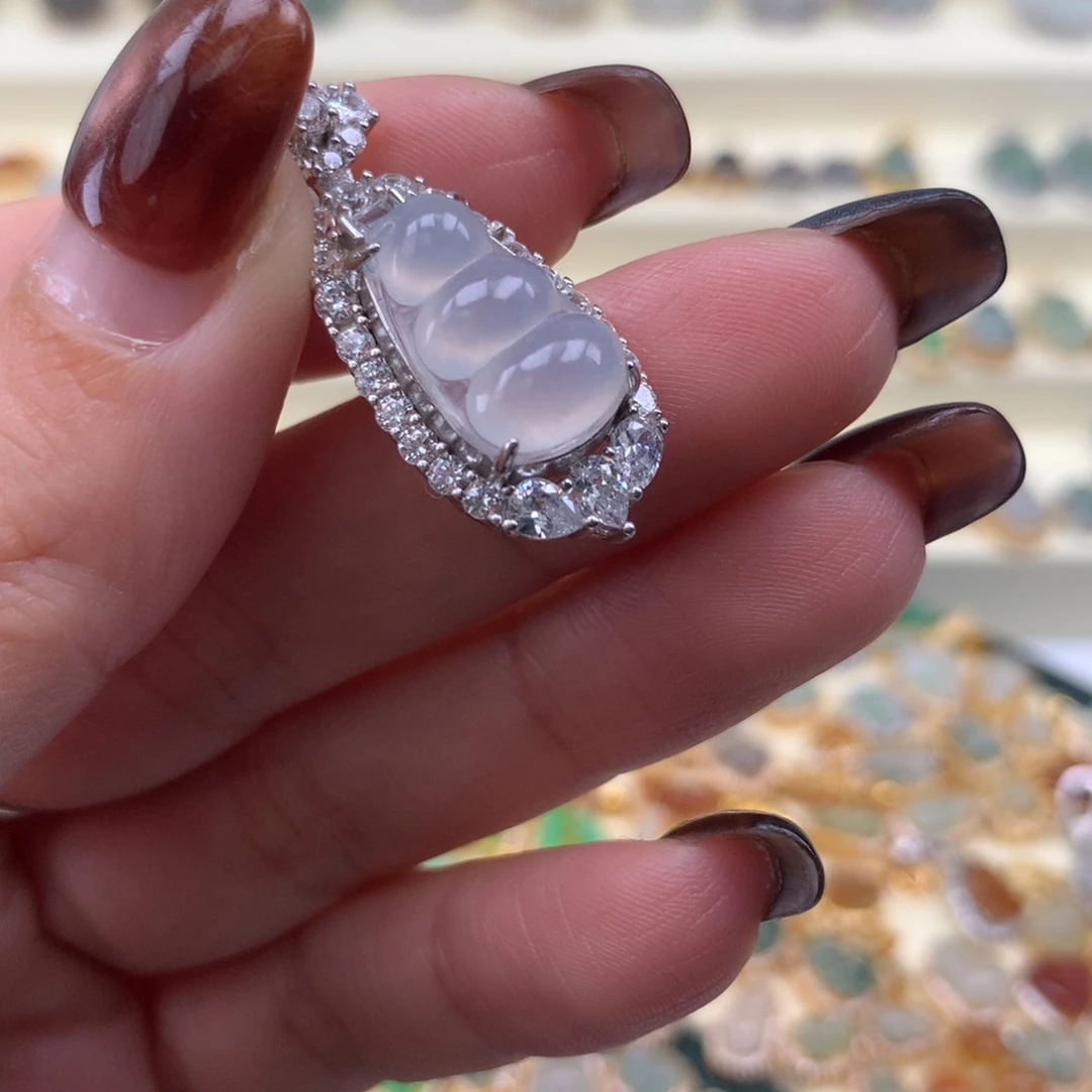 翡翠银S925镶嵌颈饰豆子