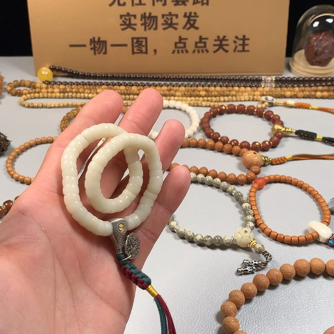 吊坠白玉菩提。。。。。。。。。