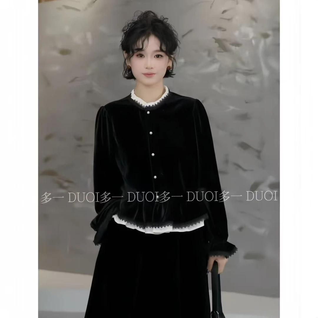 多一“别致”2025冬季新款时髦纯色单排扣气质蕾丝花边丝绒衬衫