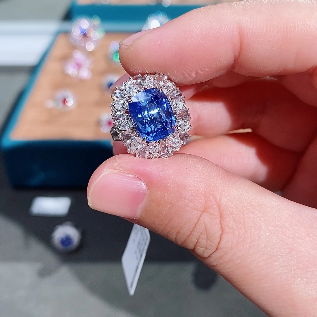 戒指蓝宝石18K金镶嵌吉尔德无烧矢车菊6.16ct