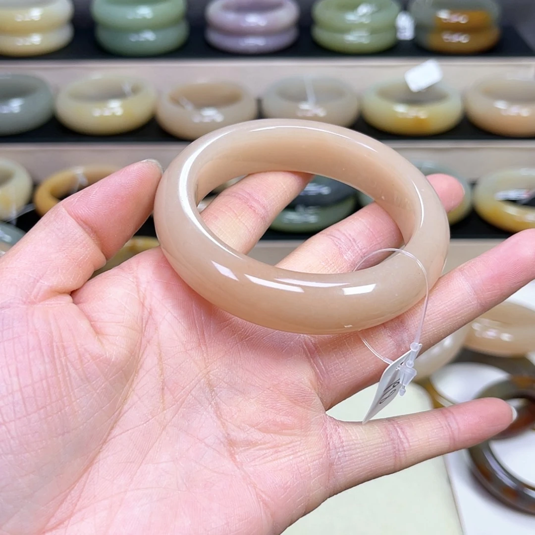 【闪购商品】石英质玉手镯未镶嵌大**～