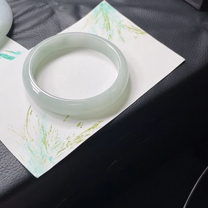 翡翠未镶嵌手镯正圈