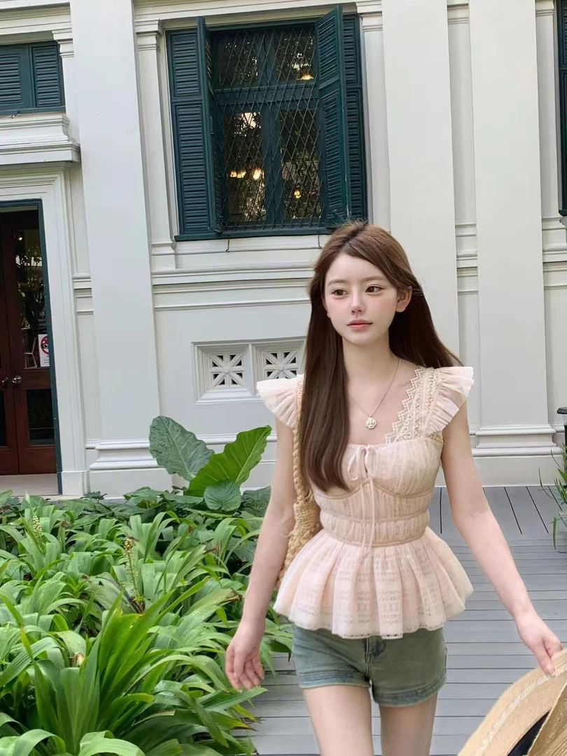 2025夏季新款定染蕾丝大V领肌理感网纱显瘦上衣配高腰牛仔短裤女