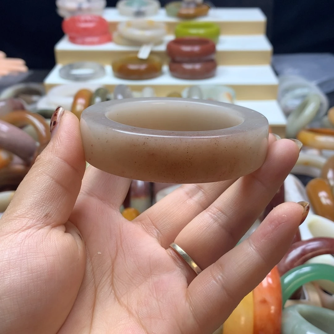 石英质玉手镯未镶嵌好**芦