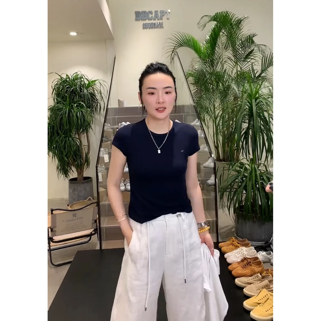 2025夏新款简约时髦休闲百搭明线设计感修身显瘦圆领短袖T恤上衣