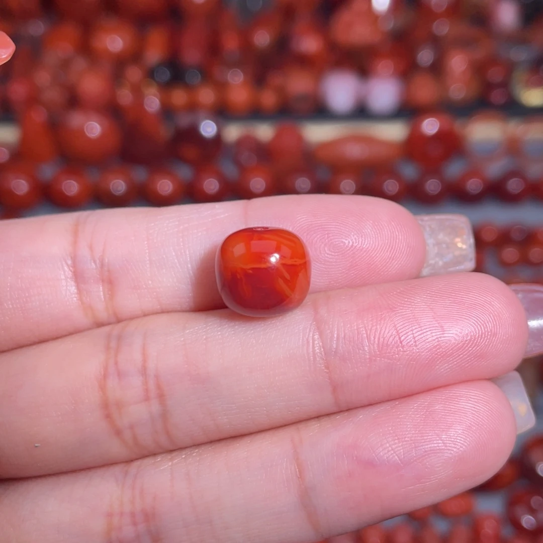 桑***莫南红玛瑙未镶嵌老型