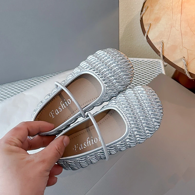 女童小香风单鞋2025春季新款儿童韩版银色皮鞋洋气褶皱平底小单鞋