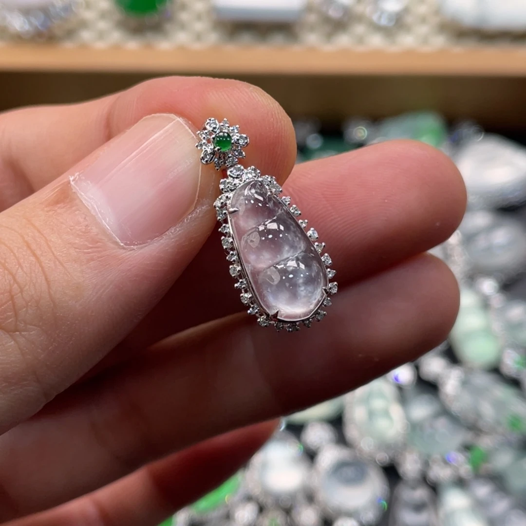 翡翠18K金镶嵌颈饰豆子