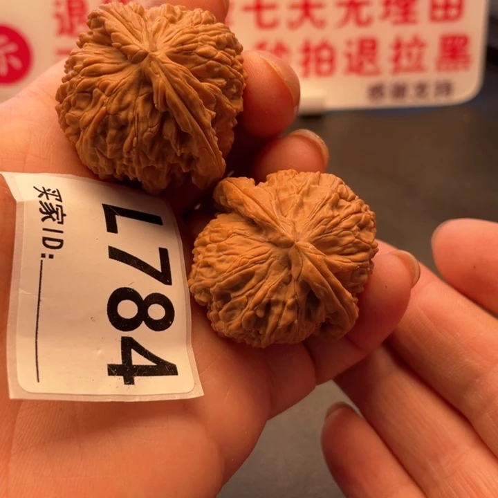 文玩核桃把件白狮