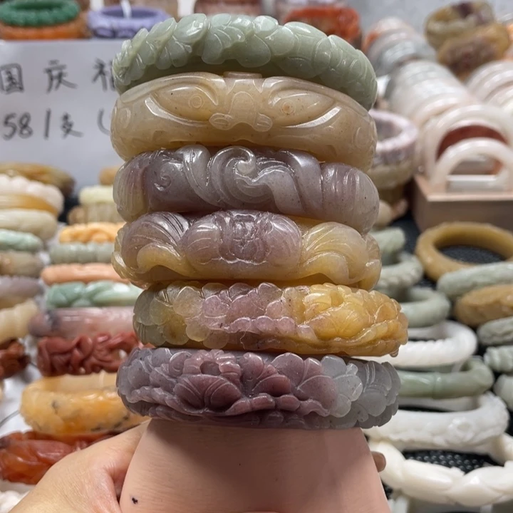 叶***子未镶嵌手镯石英质玉