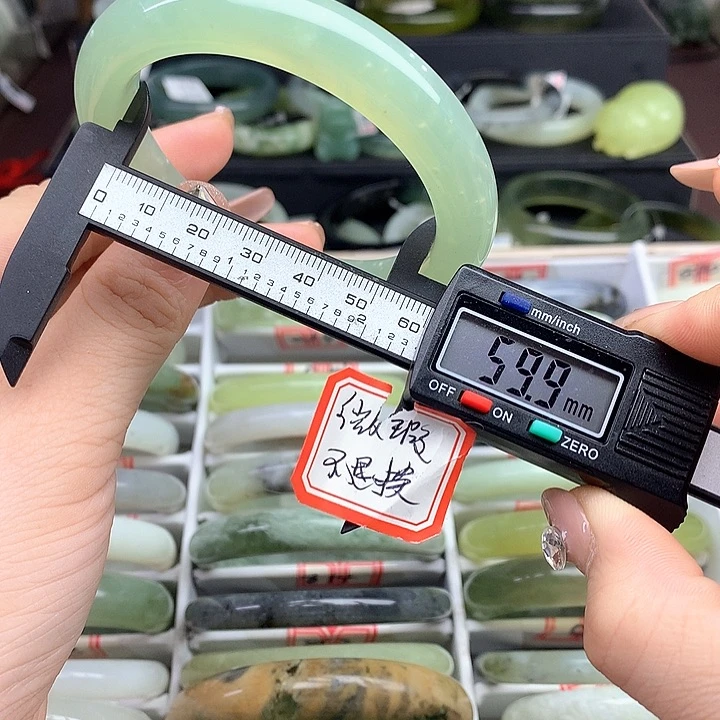 蛇纹石玉手镯未镶嵌819