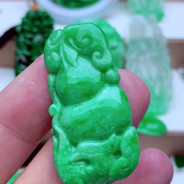吊坠(不含链)未镶嵌翡翠