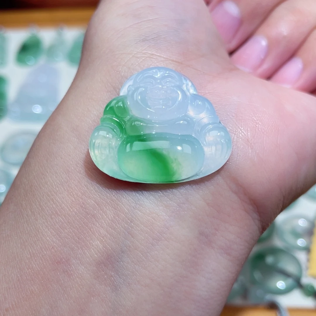 翡翠未镶嵌颈饰佛公