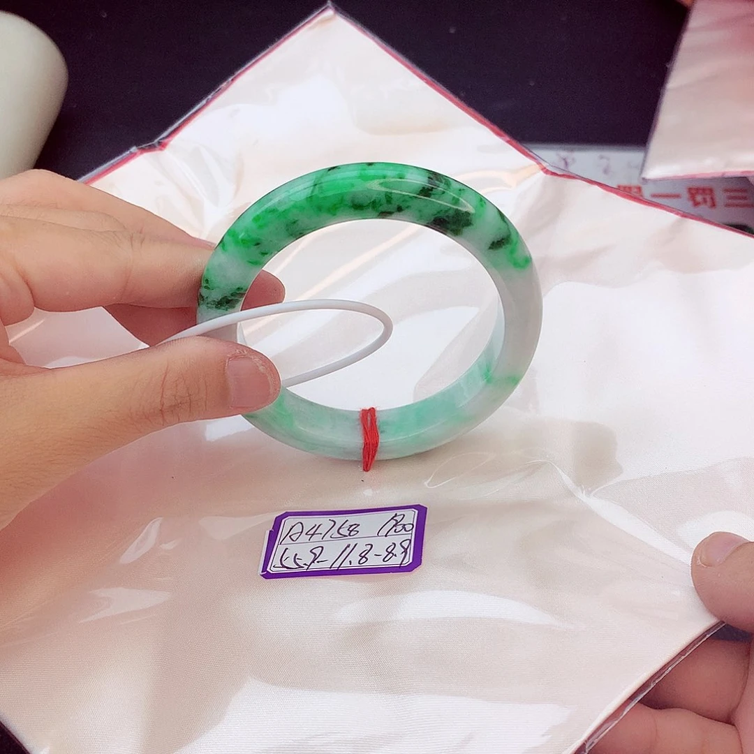 翡翠手镯未镶嵌翡翠