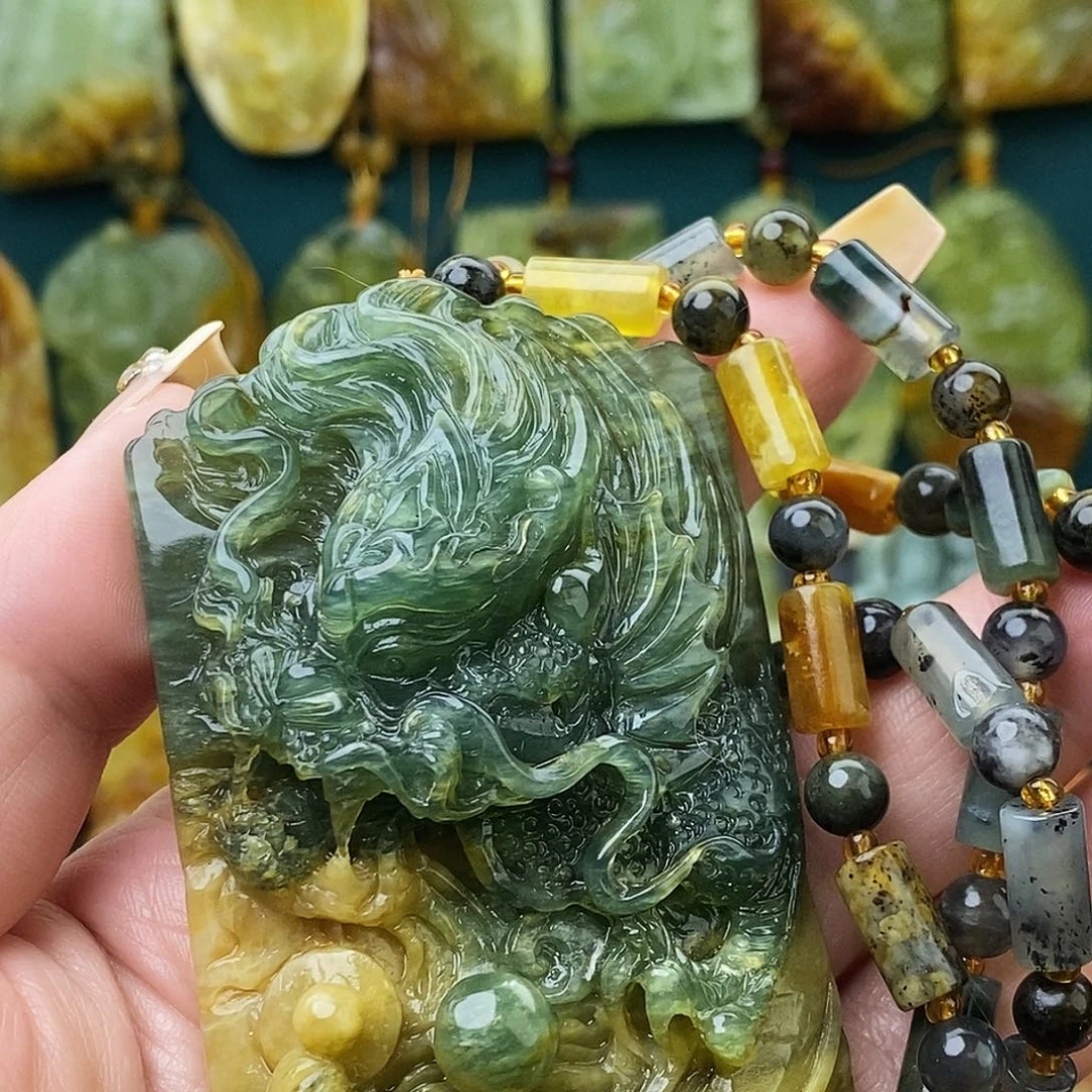 蛇纹石玉未镶嵌颈饰蓝水龙