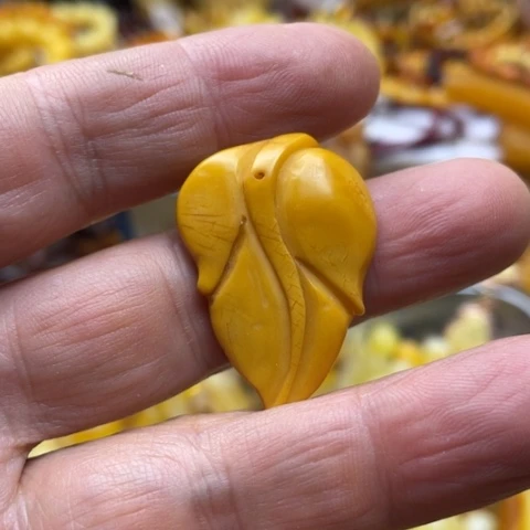 手串植物珀未镶嵌吊坠