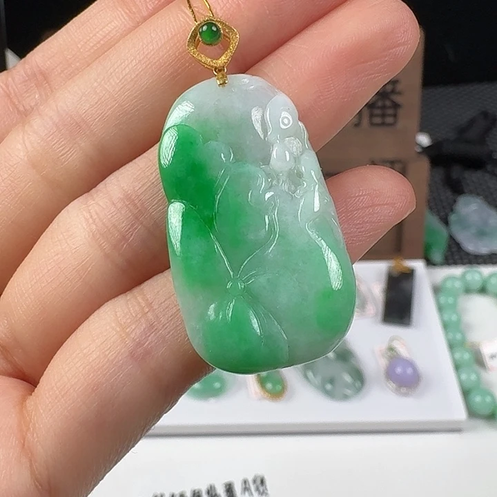 翡翠18K金镶嵌颈饰