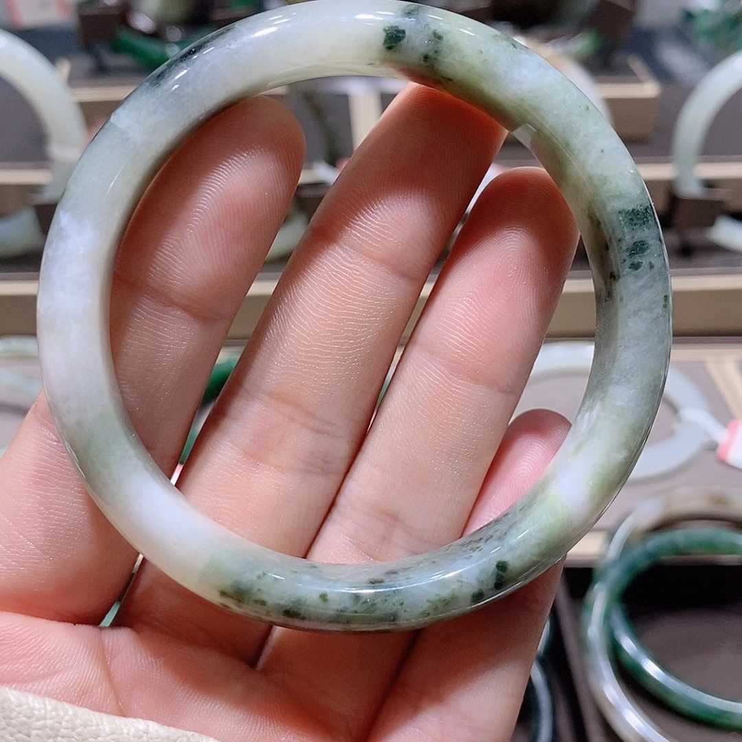 独山玉未镶嵌手镯