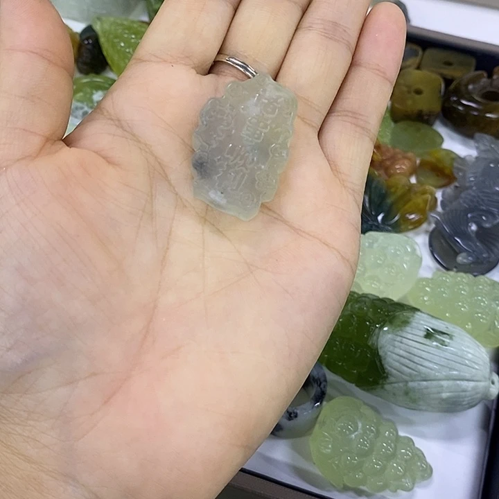 蛇纹石玉未镶嵌珠宝奇石