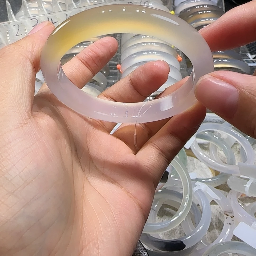 玛瑙/玉髓未镶嵌手镯56一口糖